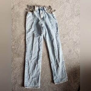 Jeans with side chain